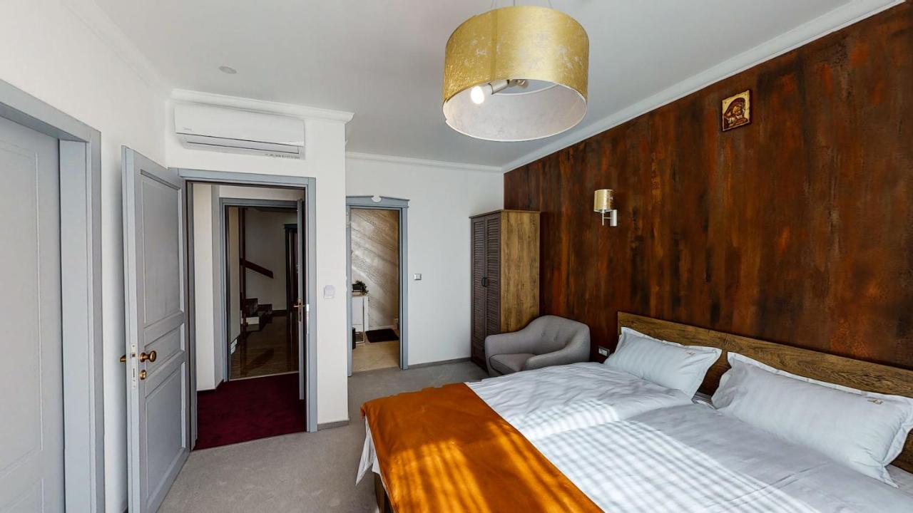 Hotel Angel Sofia Fălticeni 外观 照片