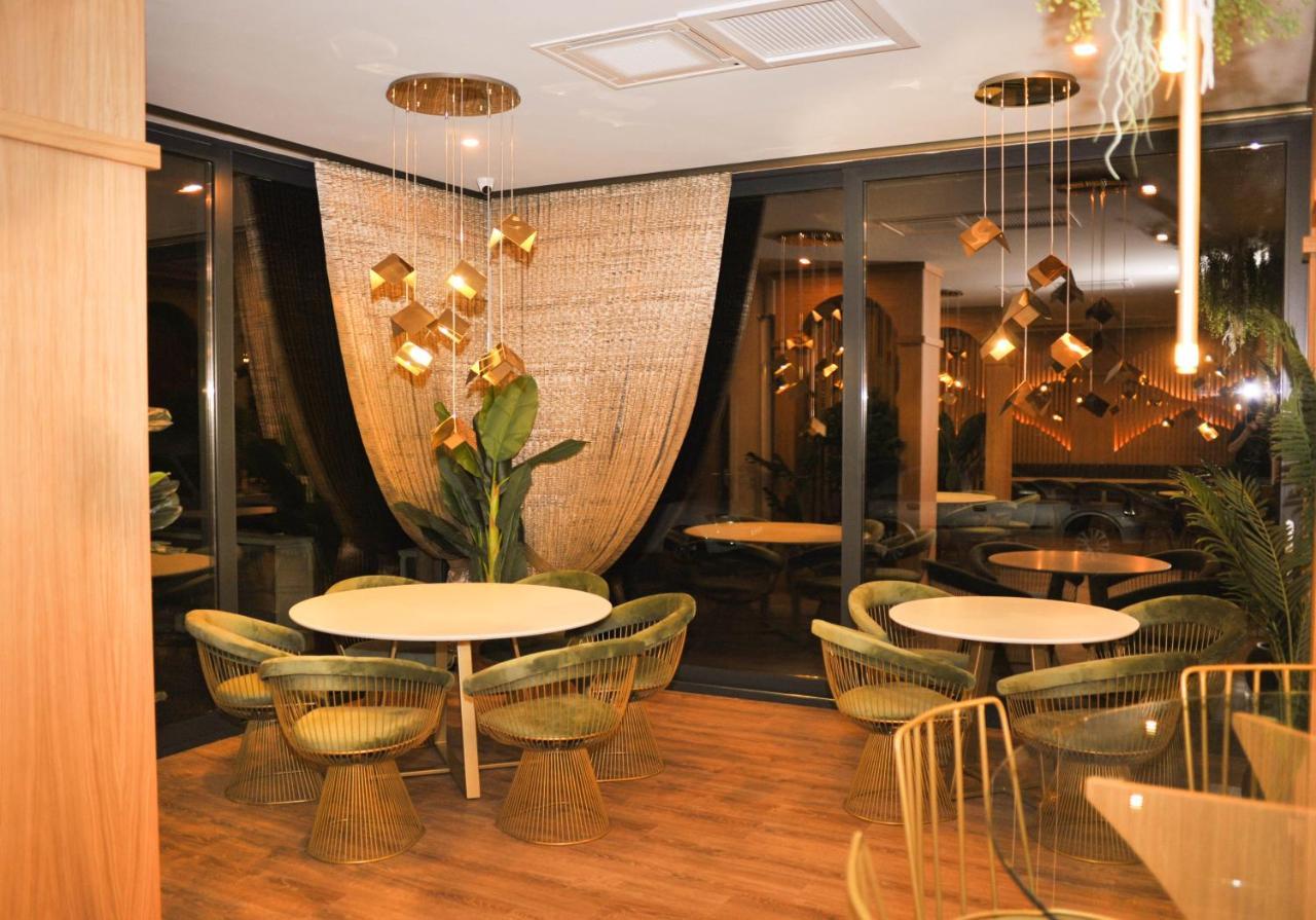 Hotel Angel Sofia Fălticeni 外观 照片